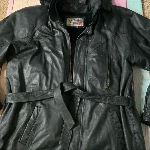 Men’s belted vintage leather jacket with removable hood - Picture 3 of 10